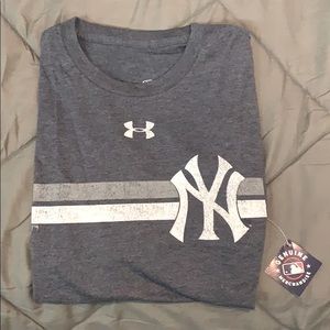 NWT Under Armour Yankees logo tee